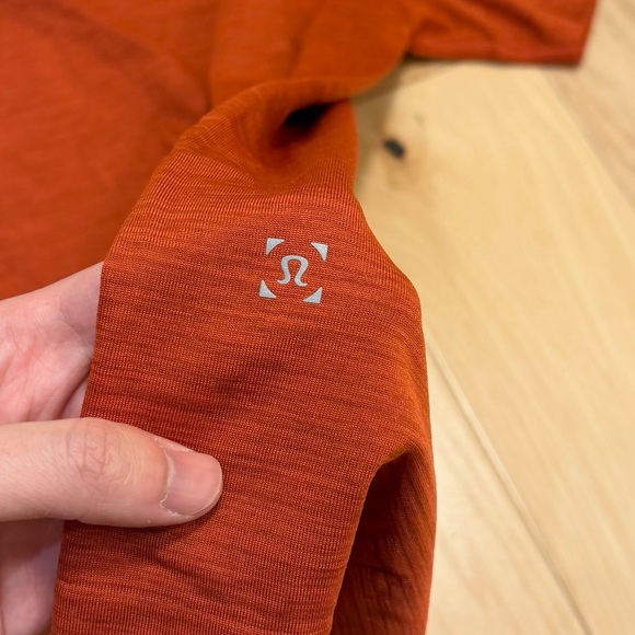 LIKE NEW Lululemon Men’s Metal Vent Tech Short Sleeve Athletic Shirt - Picture 5 of 5